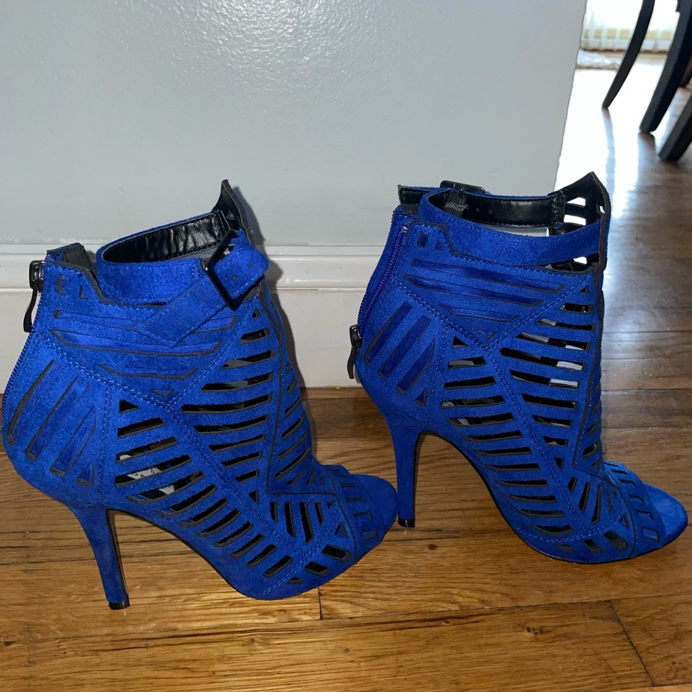 Chelsea and Zoe Caged Shooties